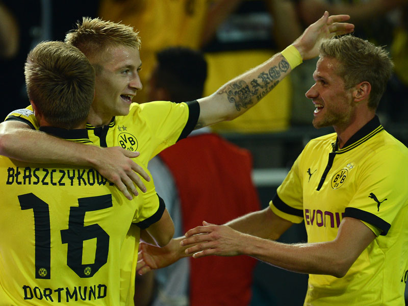 Blaszczykowski herzt Reus, rechts jubelt Kirch mit