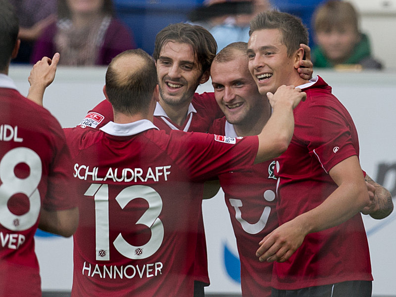 Schlaudraff, Nikci, Rausch und Sobiech (v.li.) bejubeln das 1:0