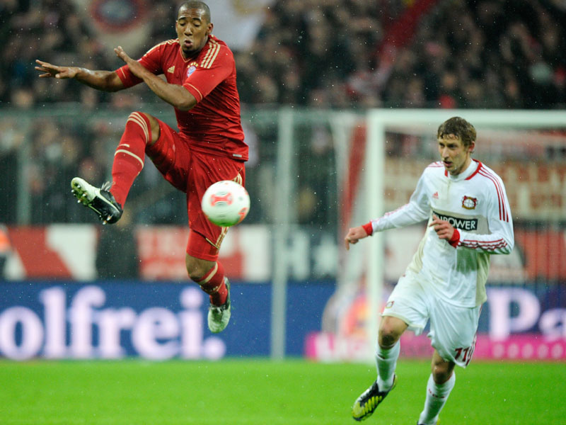 Stefan Kießling traf kurz vor der Pause zur Führung, von Jerome Boateng (li.) prallte der Ball beim Siegtor ins Netz.