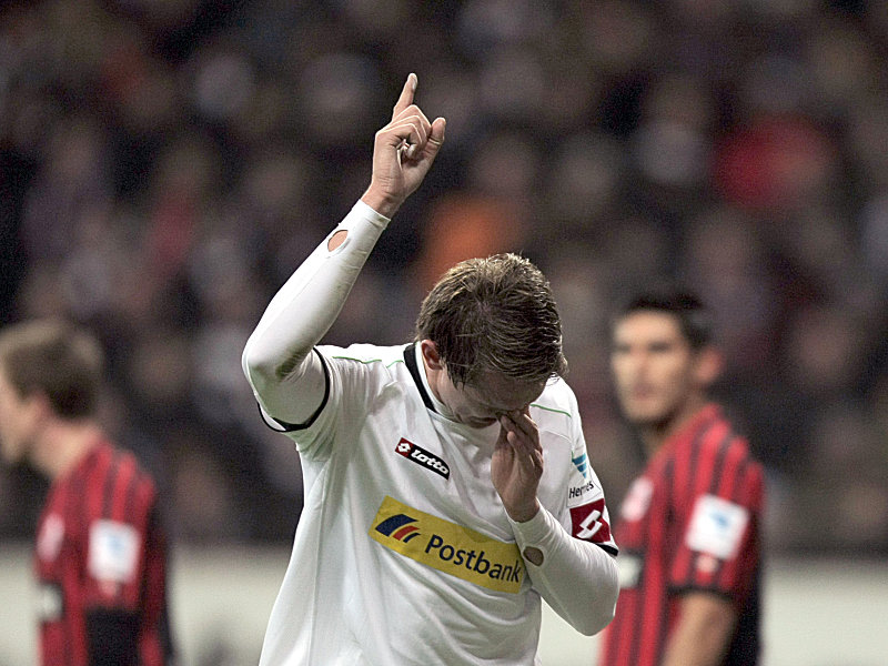 Fingerzeig: Gladbachs de Jong jubelt nach seinem Führungstreffer.