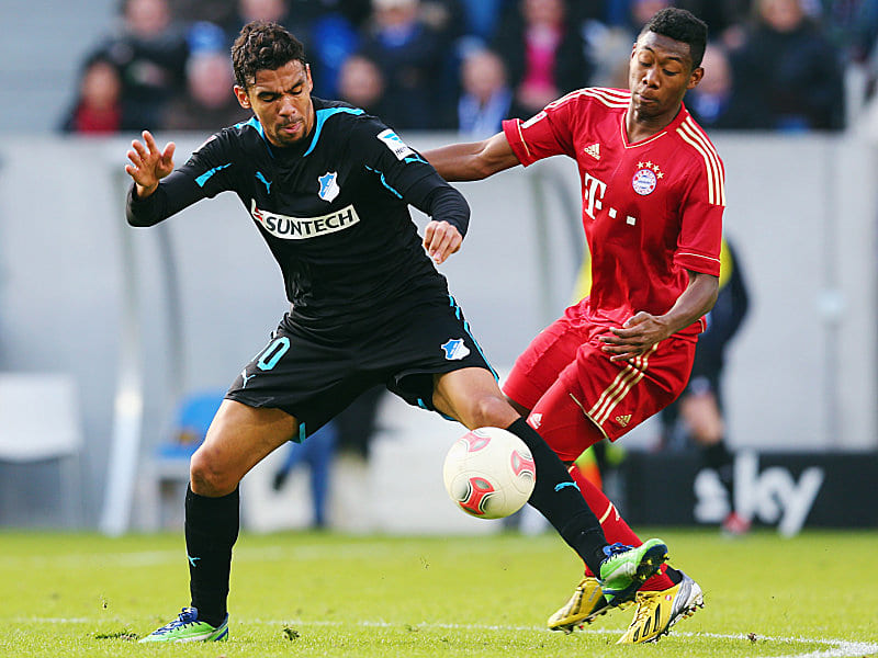 Duell auf Augenhöhe: Igor de Camargo (li.) gegen David Alaba.