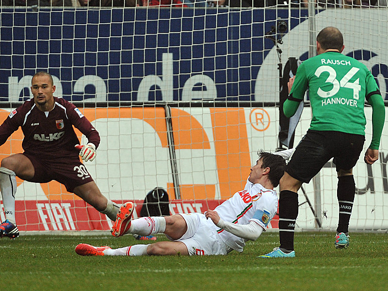 Rausch trifft zum 0:1. Verhaegh und Amsif haben das Nachsehen.