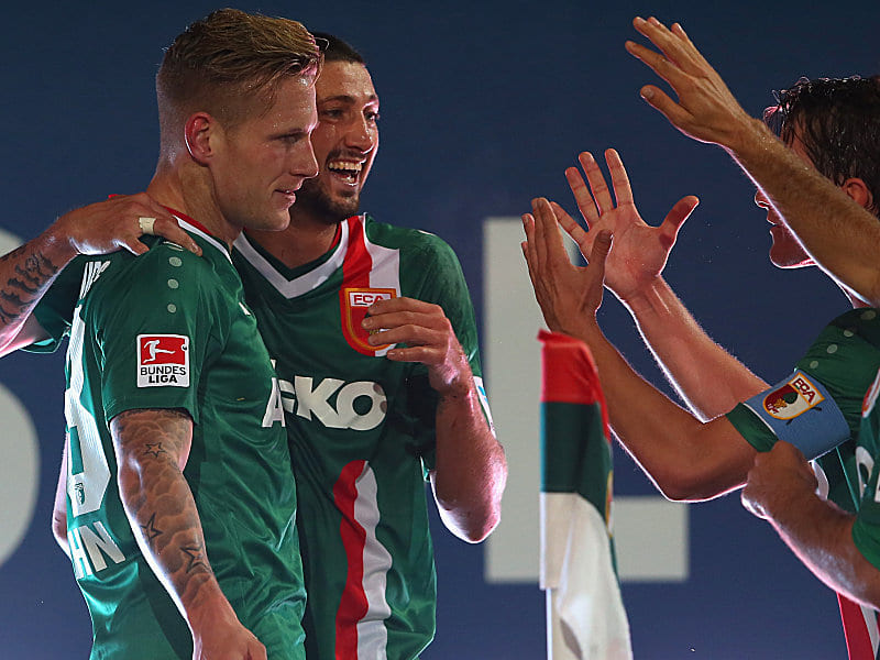 Hahn (li.) und Mölders bejubeln das 1:0