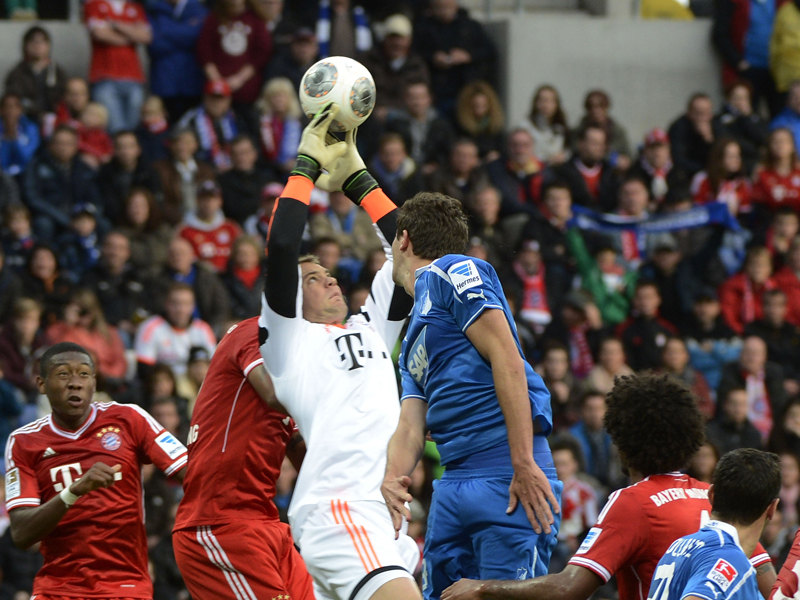 Neuer lässt eine Herdling-Ecke fallen, daraufhin erzielt Süle das zwischenzeitliche 1:0.