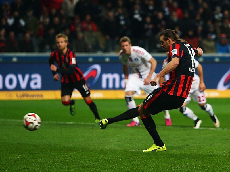 Markierte vom Punkt sein 15. Saisontor: Eintracht-Stürmer Alexander Meier.