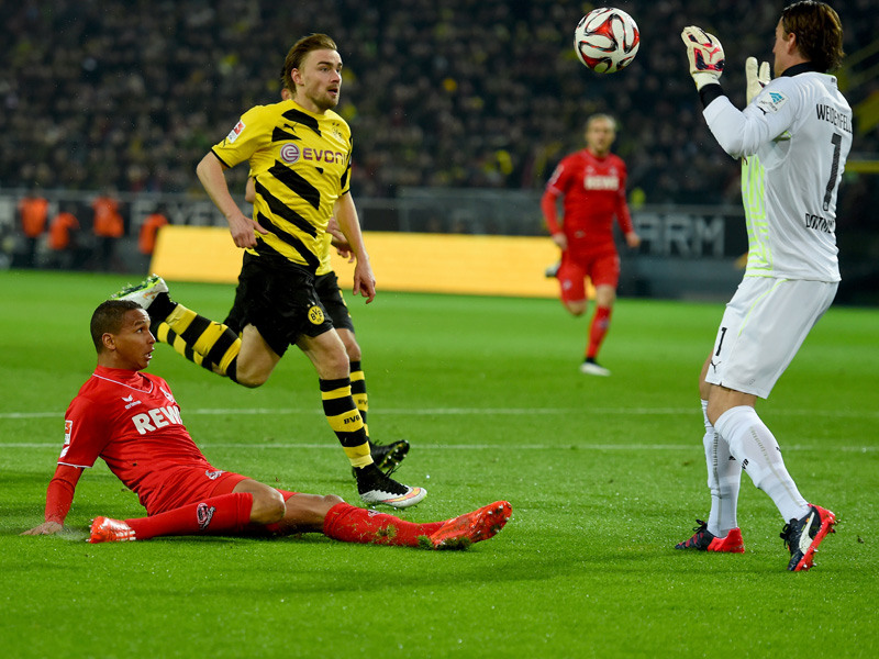 Scheiterte mit seinem versuchten Heber an einer Reaktion von Roman Weidenfeller: Kölns Stürmer Deyverson.
