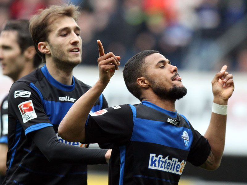 Elias Kachunga feiert seinen Führungstreffer