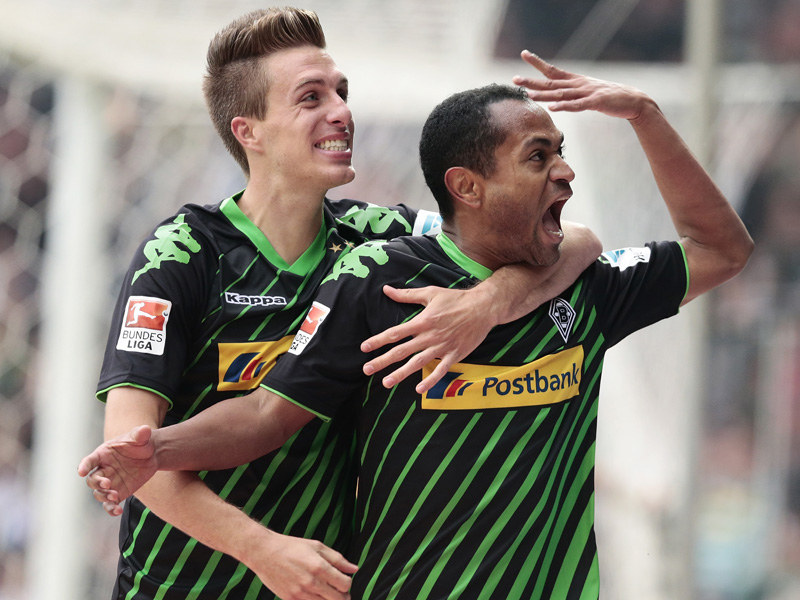 Schreiender Doppelpacker: Raffael (re., hier mit Patrick Hermann) bejubelt seinen ersten Treffer.