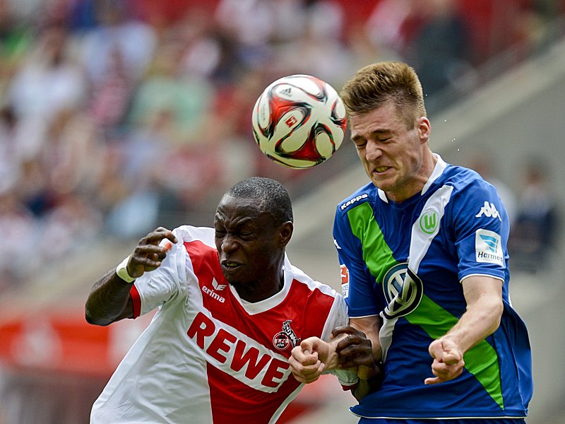 Anthony Ujah (li.), hier im Zweikampf mit Wolfsburgs Knoche, machte heute sein letzte Spiel für die Kölner.