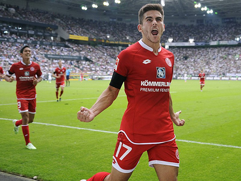 Jairo Samperio bejubelt seinen Treffer zum 1:0 aus Sicht der Mainzer.