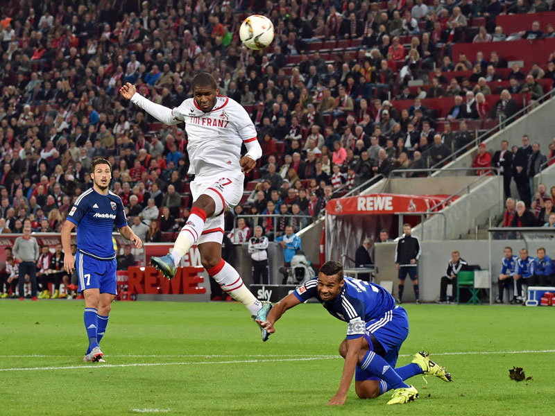Das Führungstor: Ingolstadts Matip ist weggerutscht, Modeste steigt hoch - und erzielt das 1:0 für Köln.