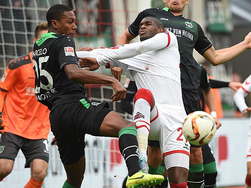 Mit harten Bandagen: Kölns Modeste im Zwikampf mit Marcelo (li.).
