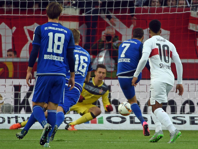 Fehlschuss: Mathew Leckie scheitert in der vierten Minute vom Elfmeterpunkt an VfB-Keeper Przemyslaw Tyton.