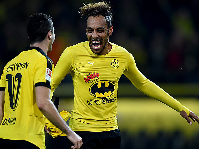 Freude pur: Die Dortmunder Henrikh Mkhitaryan und Pierre-Emerick Aubameyang (re.).