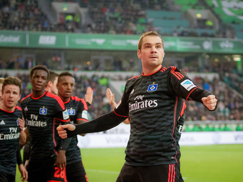 Pierre-Michel Lasogga lässt sich nach Nicolai Müllers 1:0 feiern