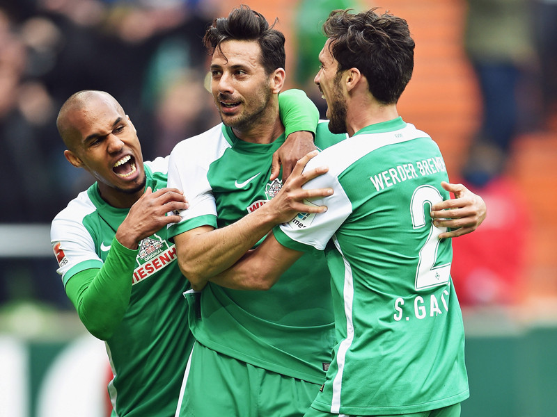 Traf beim Comeback: Bremens Torjäger Claudio Pizarro (M.).