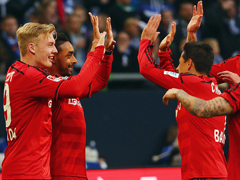 Julian Brandt, Karim Bellarabi und Javier Hernandez (Chicharito)