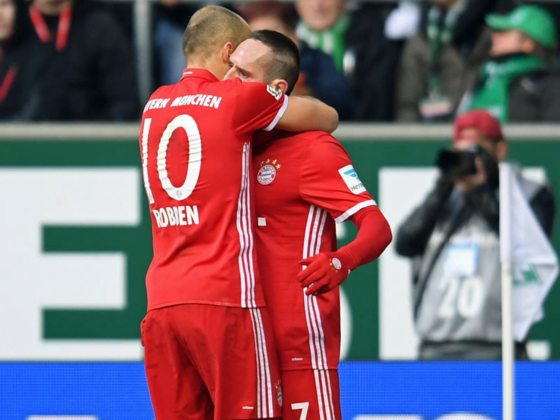 Torjäger und Vorbereiter: Arjen Robben bedankt sich bei Franck Ribery.