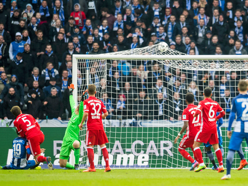 Das 1:0: Vedad Ibisevic (#19) überwindet Manuel Neuer.