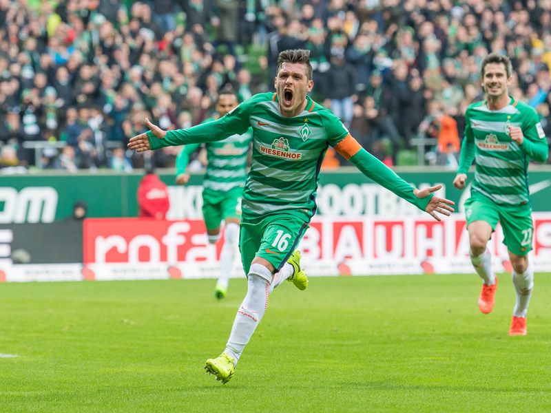 Freudenschrei: Bremens Zlatko Junuzovic dreht nach seinem Kunstschuss jubelnd ab.