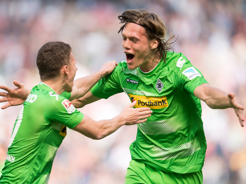 Pure Emotion: Gladbachs Torschütze Jannik Vestergaard (r.) freut sich mit Vorbereiter Thorgan Hazard.