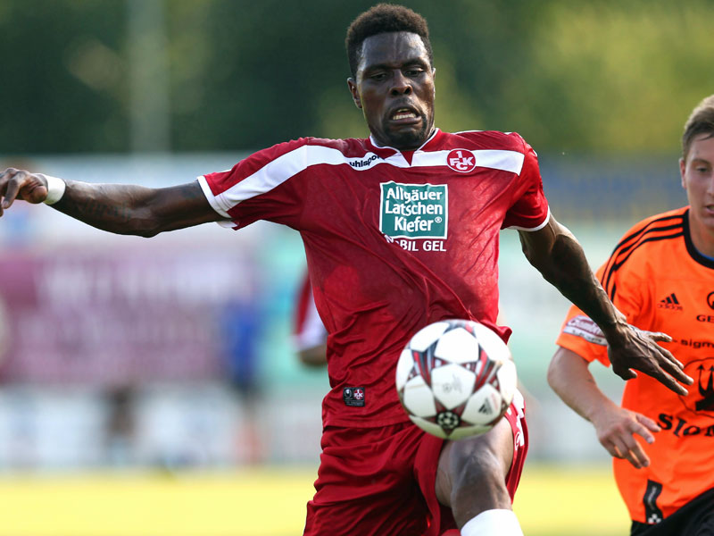 Hatte ein paar Chancen, traf aber nicht:FCK-Stürmer Idrissou im Test gegen Olmütz.