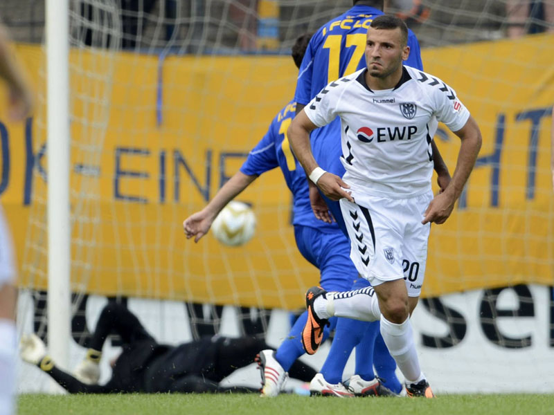 Auf dem Absprung nach Paderborn: Babelsberg Süleyman Koc nach seinem Siegtor gegen Lok Leipzig.