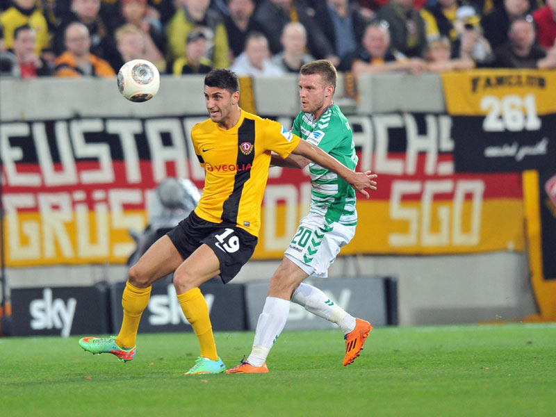 Erst Gegner, bald Kollegen? Vincenzo Grifo (li.) und Daniel Brosinski könnten bald zusammen in Fürth spielen.