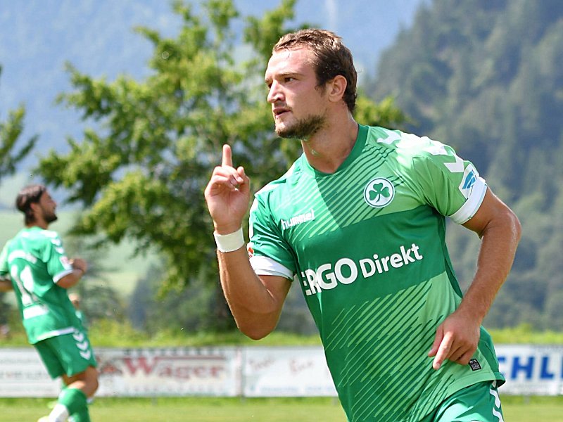 Freude übers Ausgleichstor: Fürths Veton Berisha nach dem 2:2 gegen Großaspach.