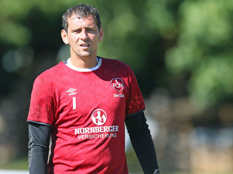 Hat Knieprobleme: Nürnbergs Keeper Raphael Schäfer fällt wohl länger aus.