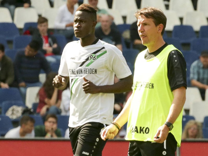 Babacar Gueye und Daniel Stendel, Hannover 96