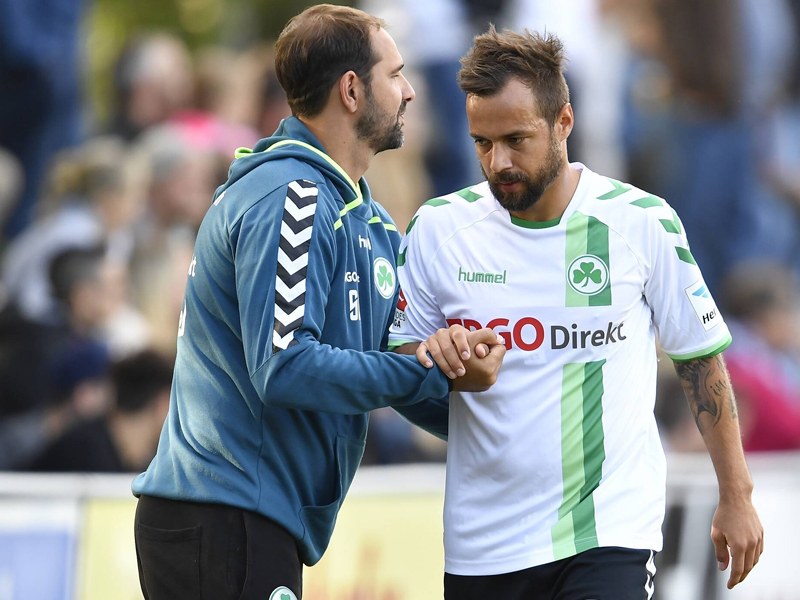Lässt Fürths Trainer Stefen Ruthenbeck (l.) Sebastian Heidinger (r.) gegen Heidenheim beginnen?