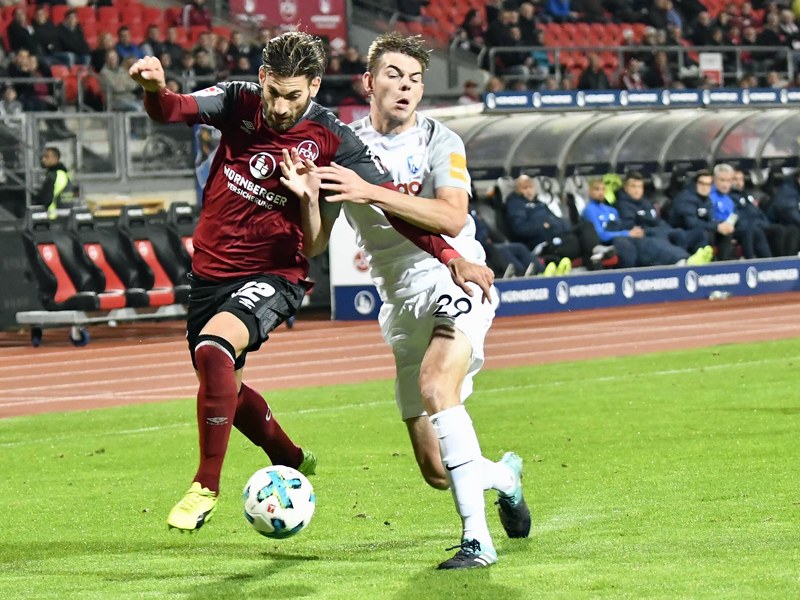 Zwei Halbzeiten, zwei Gesichter: Nürnbergs Enrico Valentini (l.) atmete nach dem 3:1-Erfolg auf.