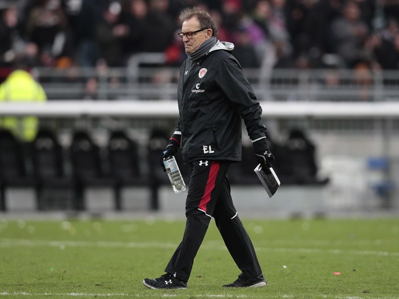 Hängt mit St. Pauli weiter am Tabellenende fest: Trainer Ewald Lienen.