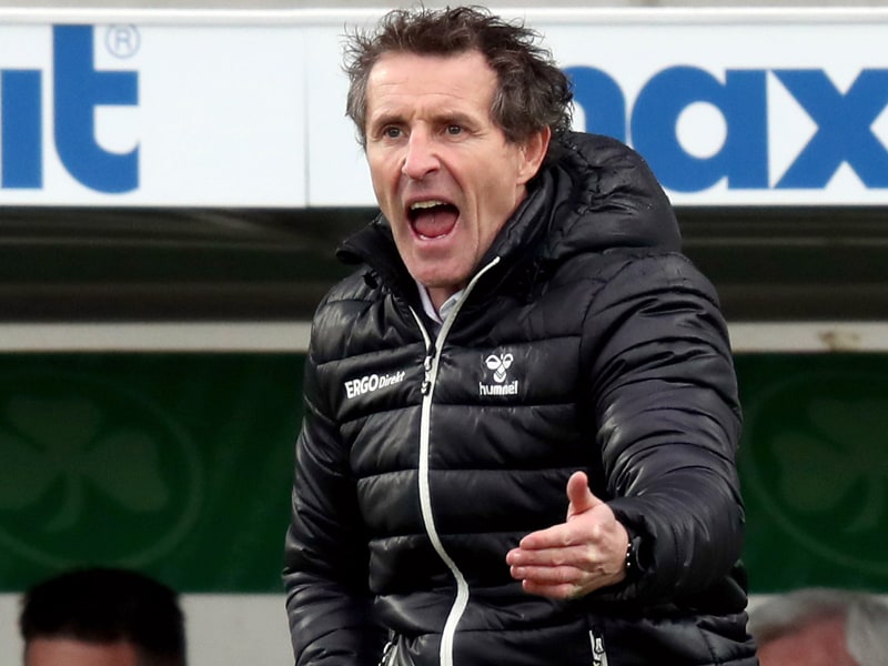 Enttäuscht und verärgert: Greuther Fürths Trainer Janos Radoki.