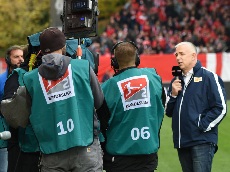 Interviews am Spielfeldrand (hier Union-Präsident Zingler) gibt es nicht mehr bei jeder Zweitliga-Übertragung von "Sky".