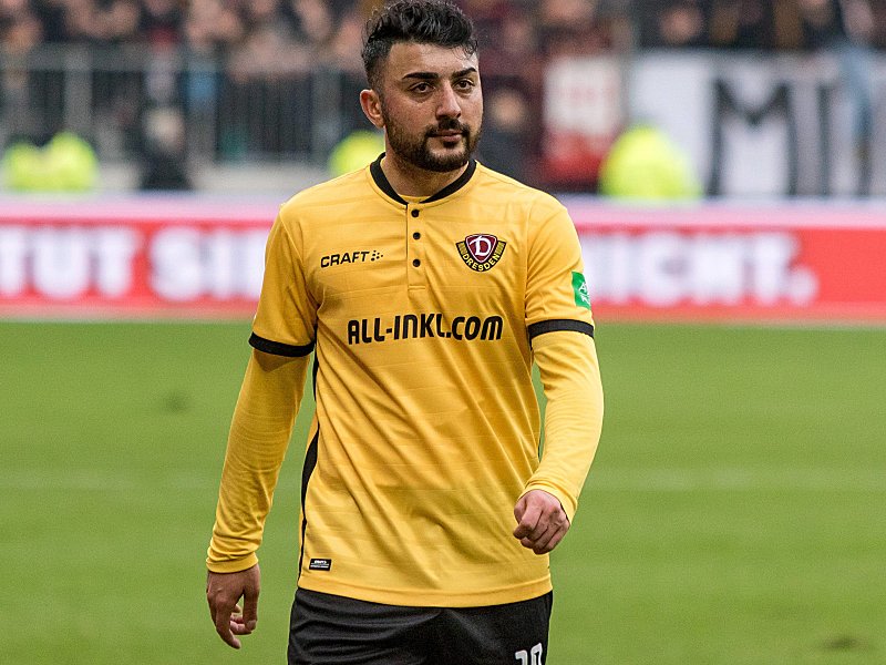 Werte Mit Fussen Getreten Dynamo Dresden Suspendiert Aias Aosman Kicker