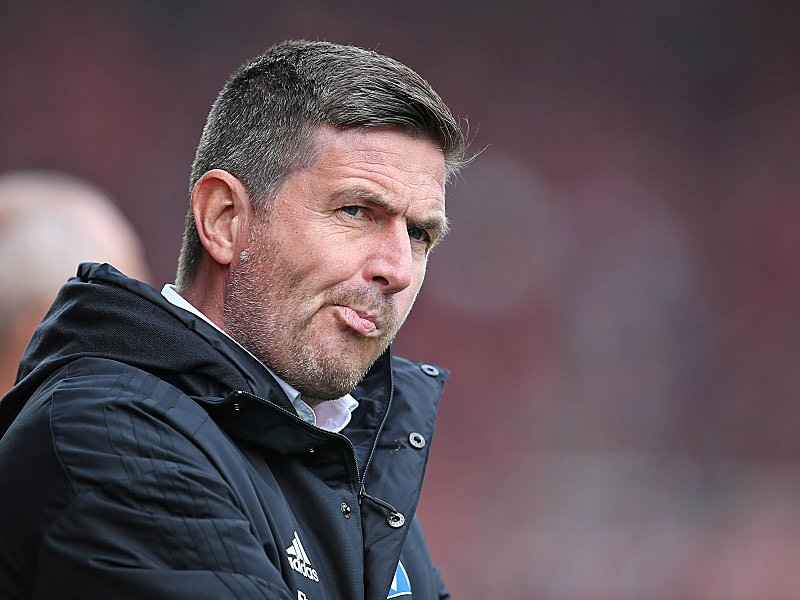 Skeptischer Blick: HSV-Sportvorstand Ralf Becker.