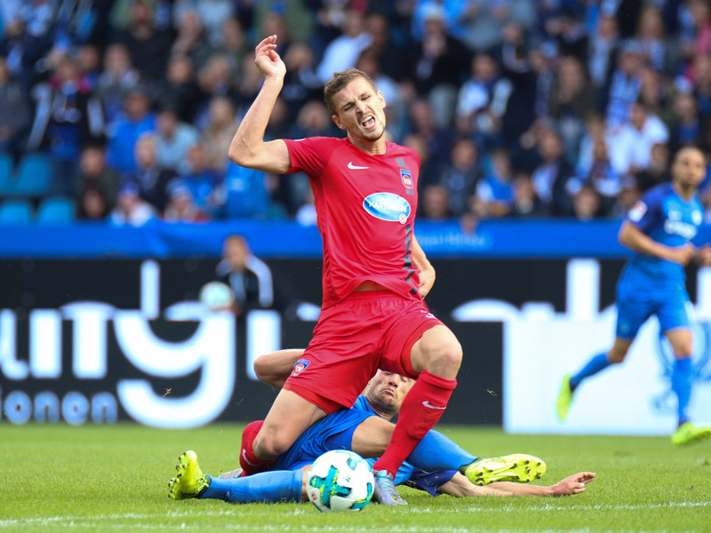 Schmerzhaft: Mathias Wittek und Johannes Wurtz schenkten sich stellvertretend für ihre Teams keinen Zentimeter.