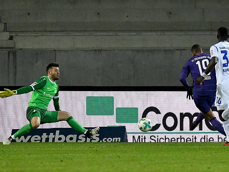 Eiskalt im Abschluss: Cebio Soukou vollstreckt zum 1:0 für die Auer.