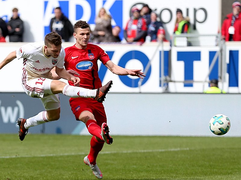 Volley ins Glück: Ingolstadts Robert Leipertz (li.) erzielte das zwischenzeitliche 2:0 für die Schanzer.