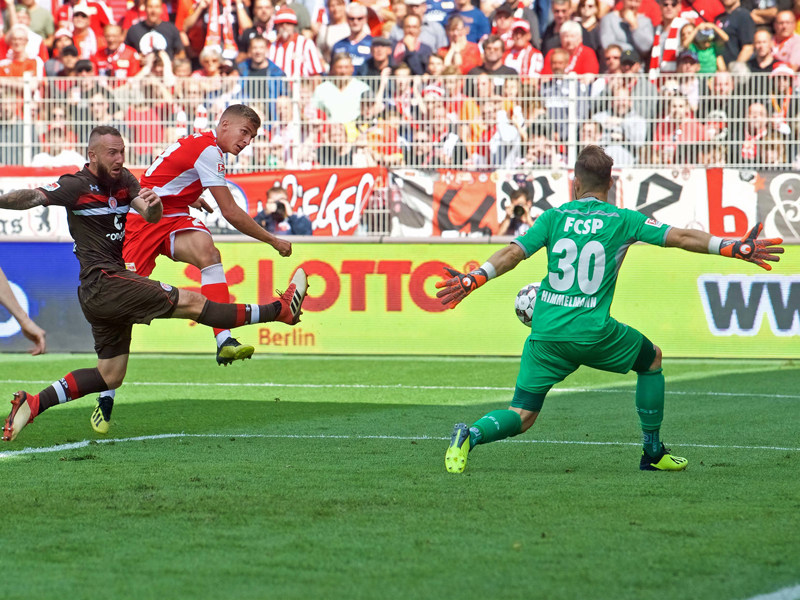 Unions Prömel vollstreckt mit links zum 1:0 gegen St. Pauli. Knoll kommt zu spät.