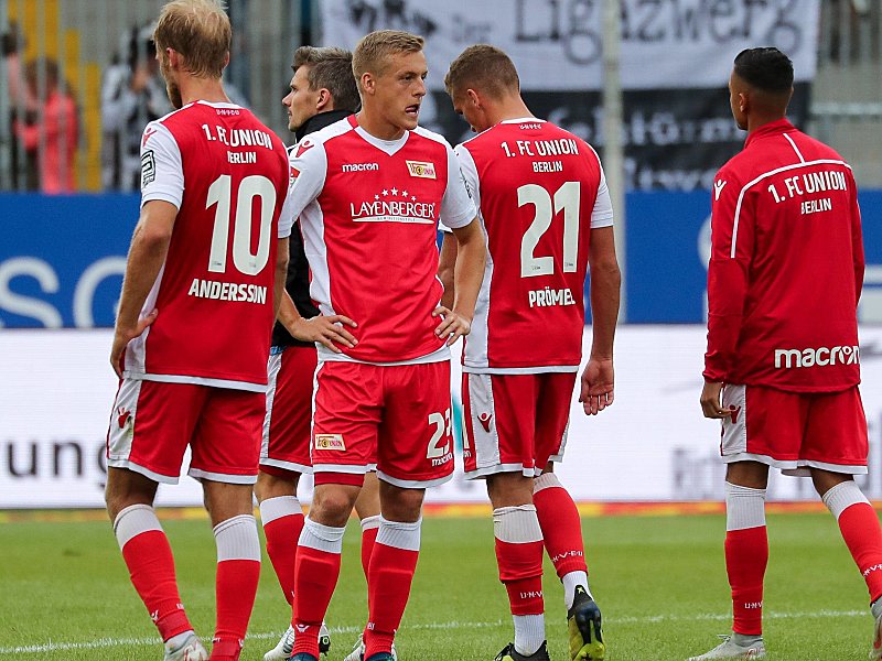 Ein leerer Blick bei Felix Kroos (Mi.) nach der enttäuschenden Partie in Sandhausen.