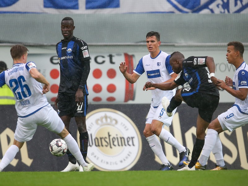 Bernard Tekpetey (SCP) beim Torschuss
