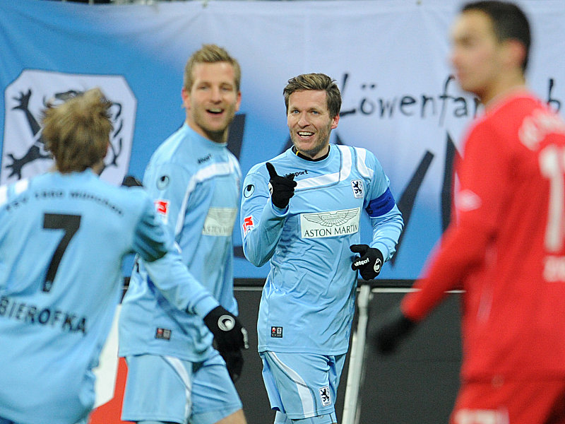 Jubelnde "Löwen": Bierofka, Aigner und Lauth (v.li.) feiern das 1:0.