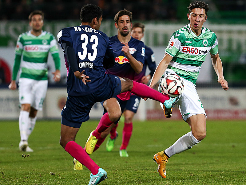 Marvin Compper (RB Leipzig, links), Robert Zulj (SpVgg Greuther Fürth)