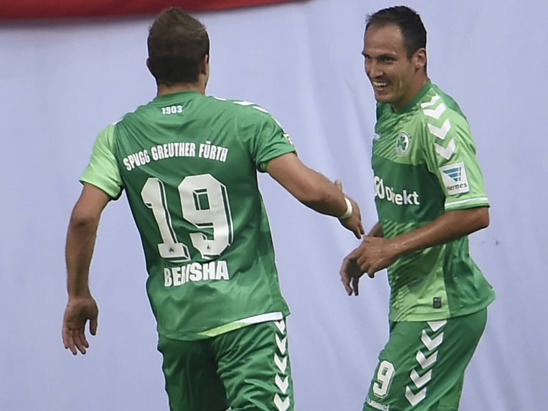 Torschützen unter sich: Fürths Veton Berisha (l.) und Sebastian Freis (r.).