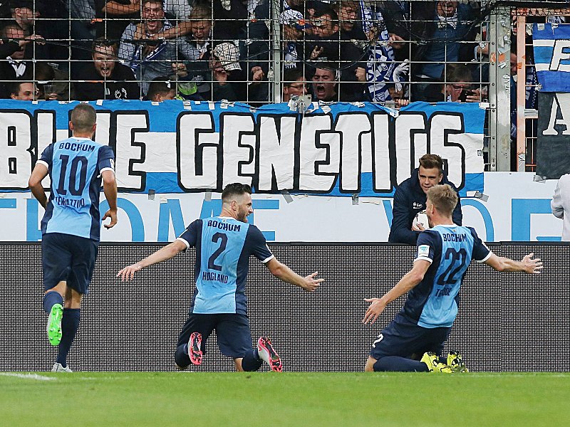 Tim Hoogland (Mitte) erzielte das etwas überraschende 1:0 für den VfL Bochum.