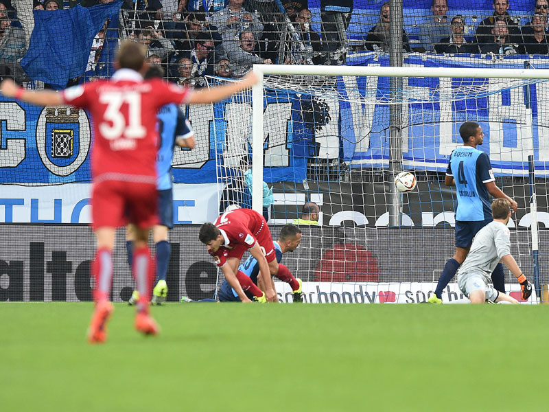 Colak dreht ab, Löwe (#31) setzt zum Jubel an: Der Führungstreffer des FCK in Bochum.