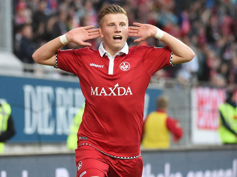 Torjubel: Piossek hat Kaiserslautern nach einem feinen Konter gegen Düsseldorf in Führung gebracht.